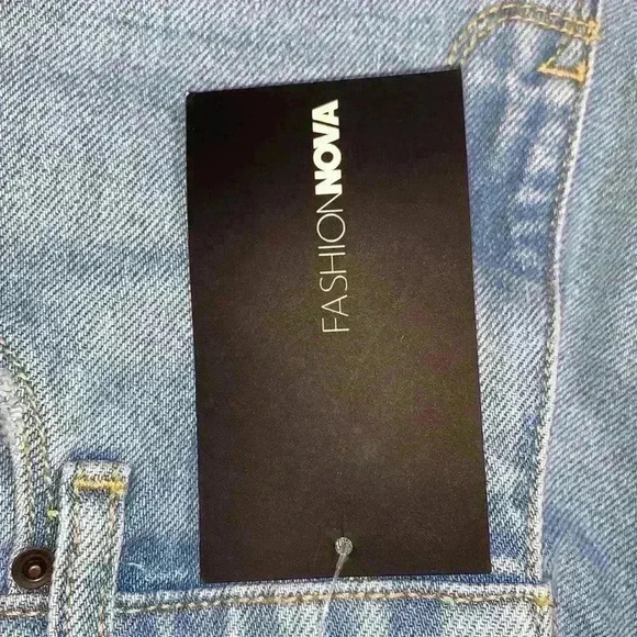 Fashion Nova Light Blue Wash Can’t You Relax Straight Leg Denim Jeans Size 3 - Picture 13 of 17